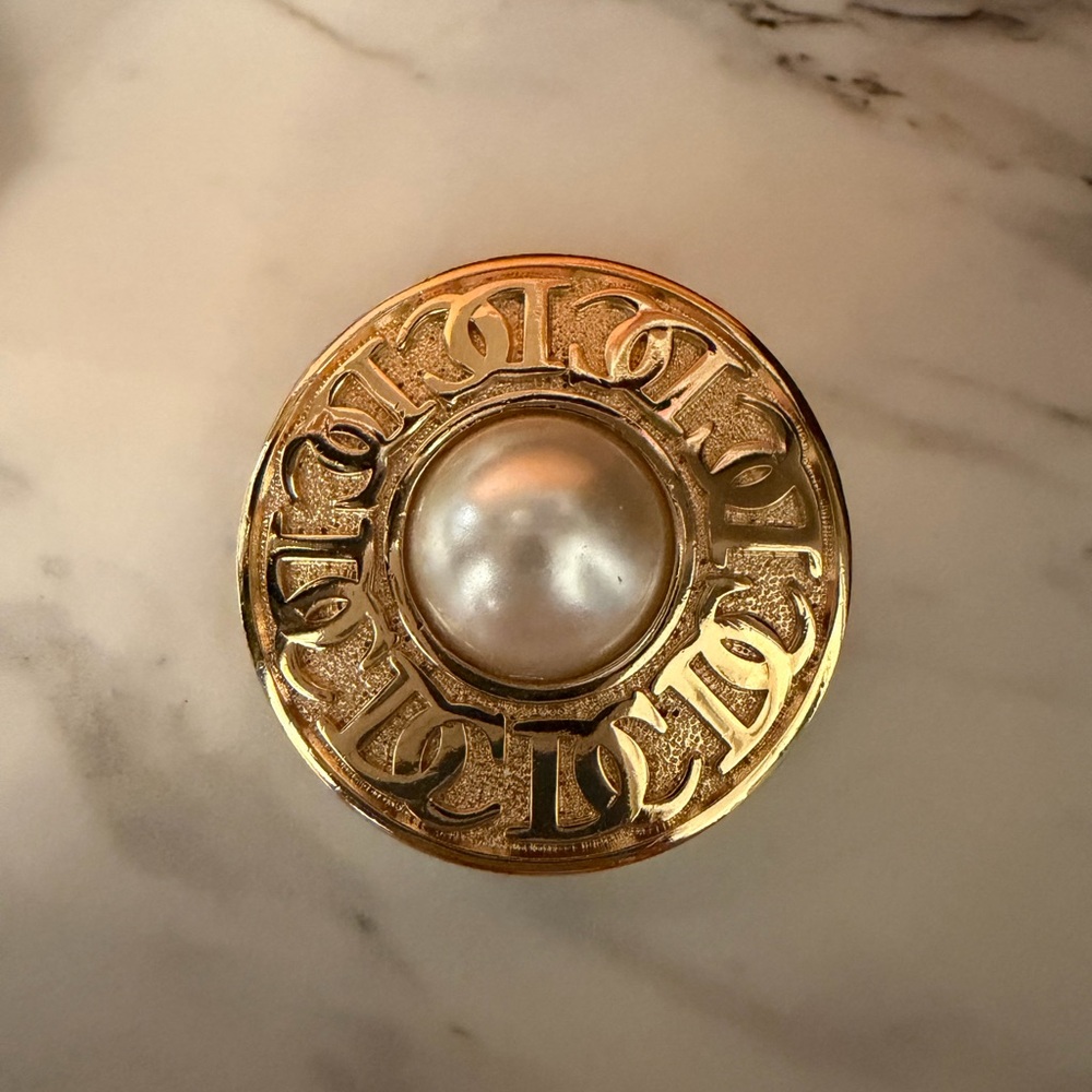 Christian Dior Gold and Faux Pearl Circular Brooch - Picture 5 of 7